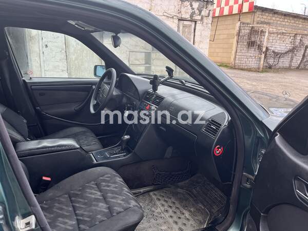 Mercedes C 200 - Image 4