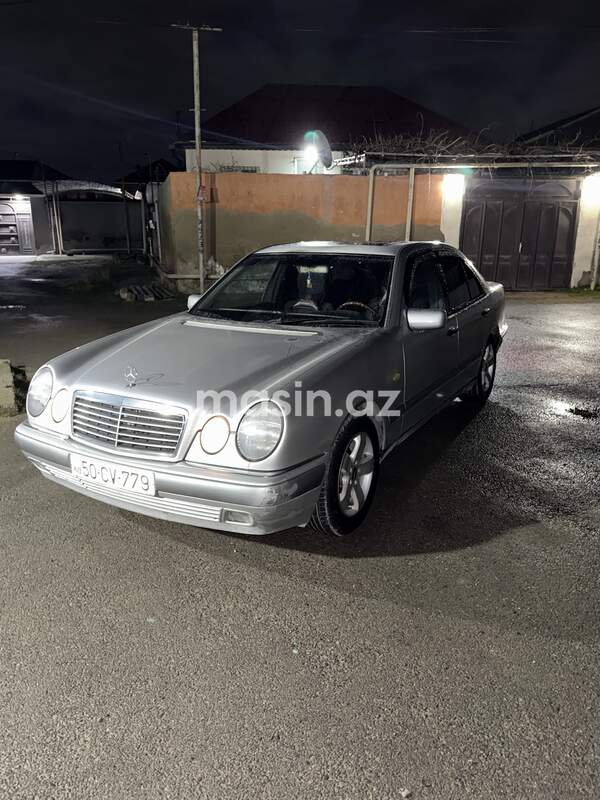 Mercedes E 240