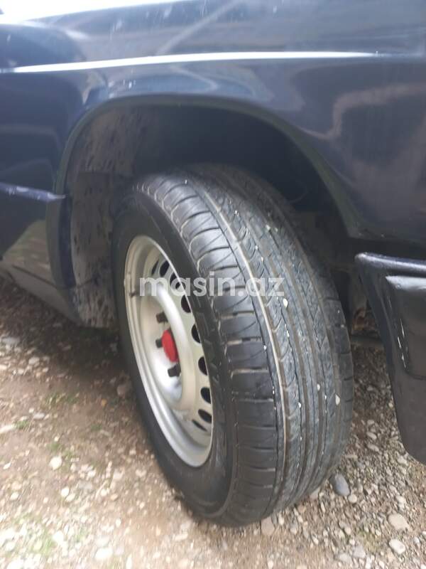 Mercedes 190 - Image 3