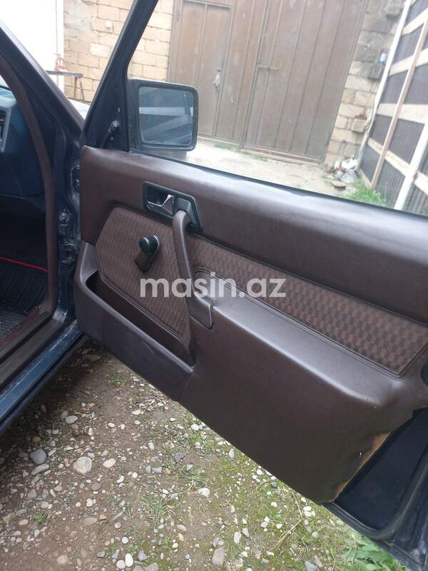 Mercedes 190 - Image 5