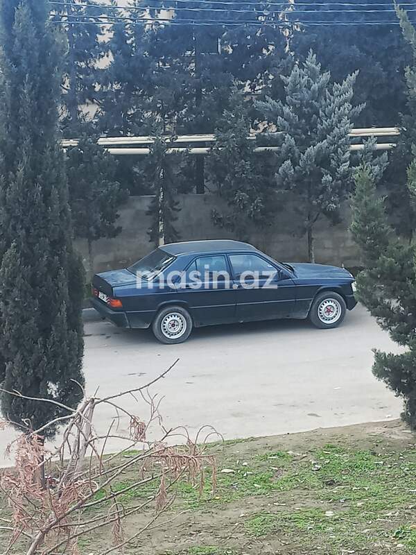 Mercedes 190 - Image 9