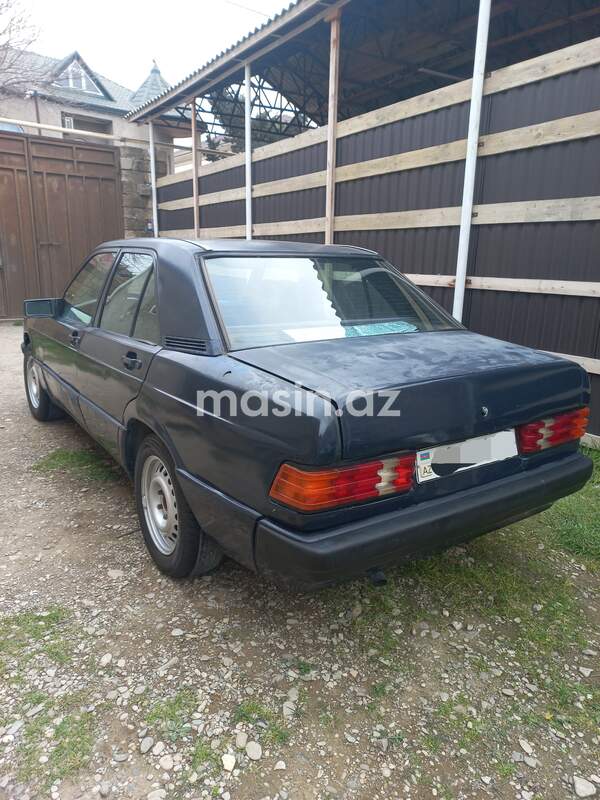 Mercedes 190 - Image 10