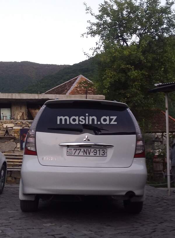 Mitsubishi Grandis - Image 4