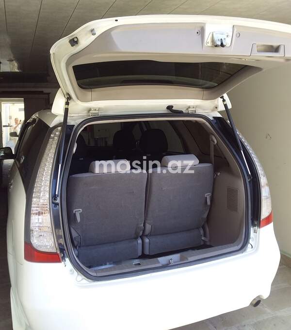 Mitsubishi Grandis - Image 6
