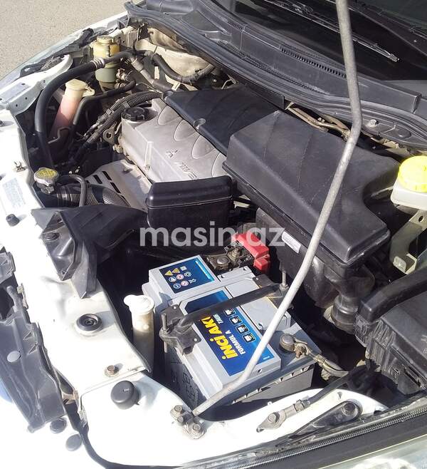 Mitsubishi Grandis - Image 8