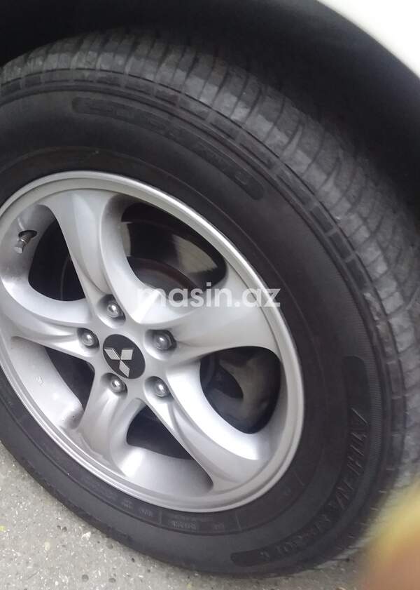 Mitsubishi Grandis - Image 9