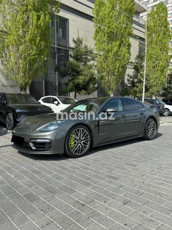 Porsche Panamera 4 E-Hybrid