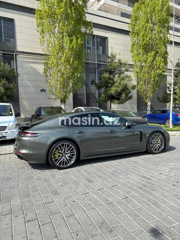 Porsche Panamera 4 E-Hybrid - Image 3