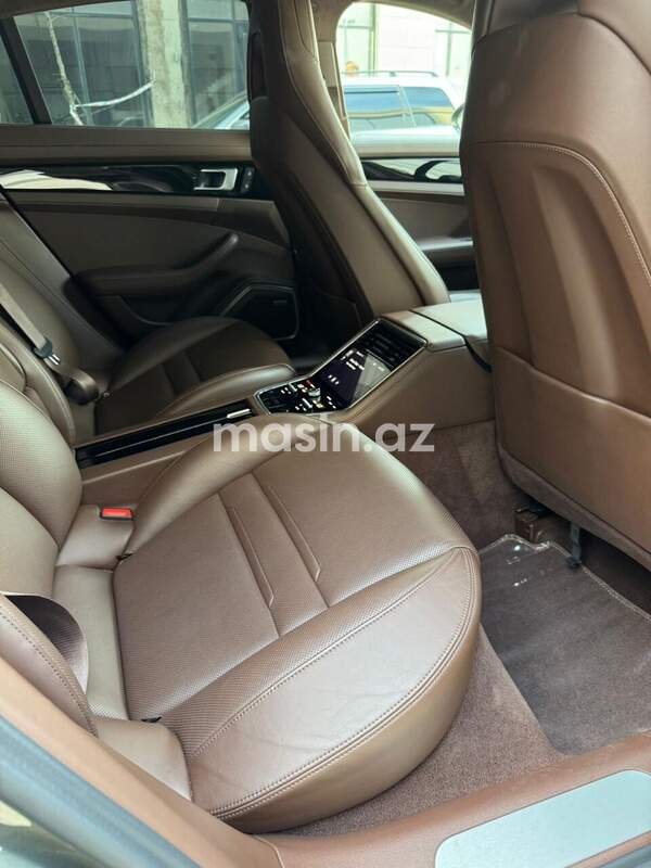 Porsche Panamera 4 E-Hybrid - Image 8