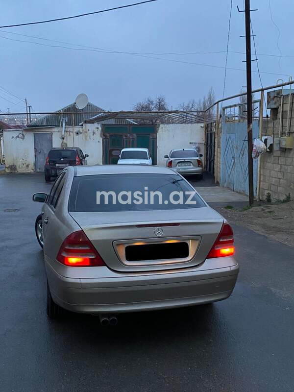 Mercedes C 200 - Image 2