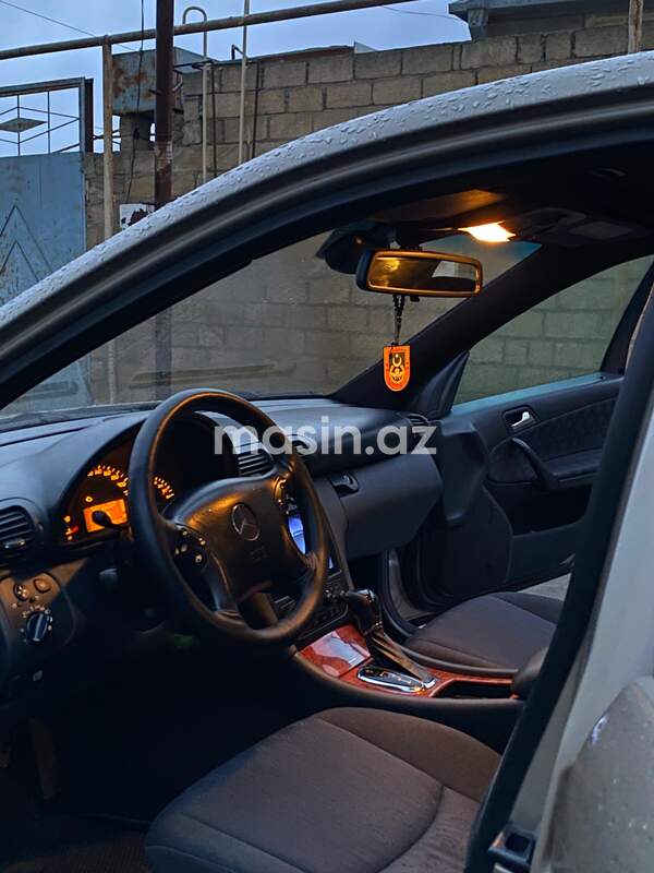 Mercedes C 200 - Image 6