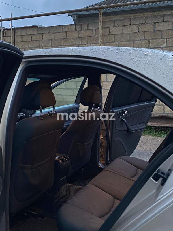Mercedes C 200 - Image 7