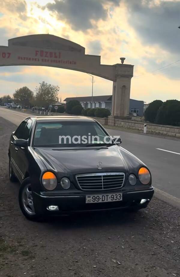 Mercedes E 220