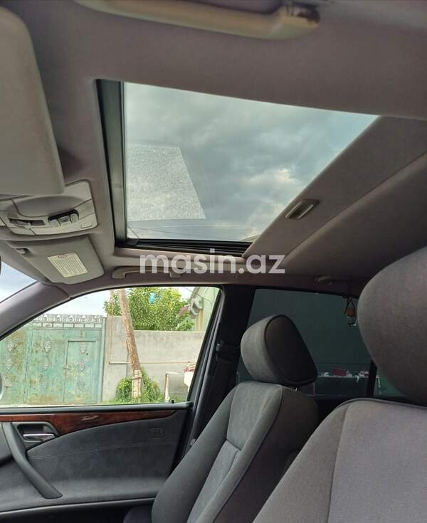 Mercedes E 240 - Image 5