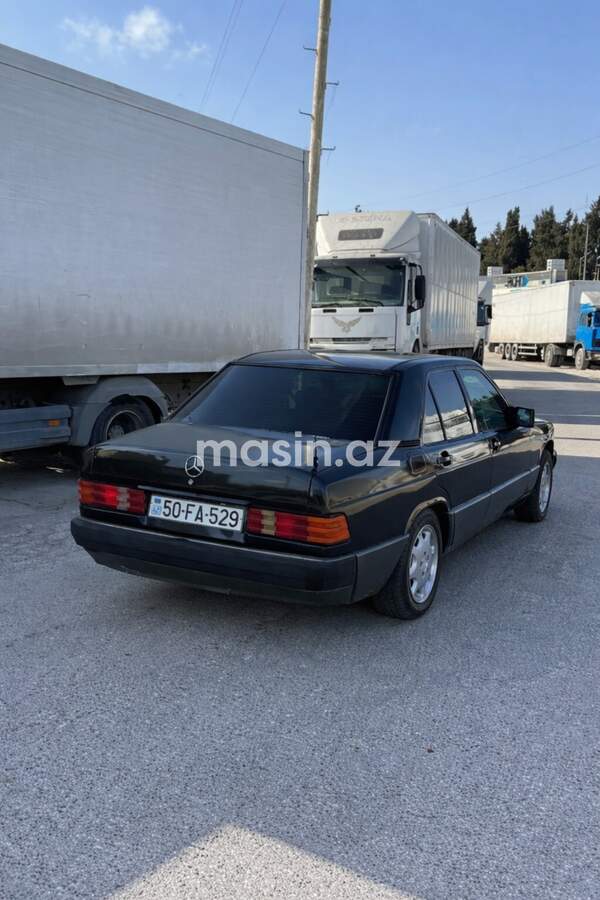 Mercedes 190 - Image 3