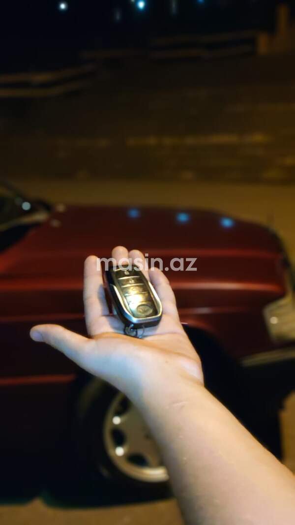 Mercedes 190 - Image 2