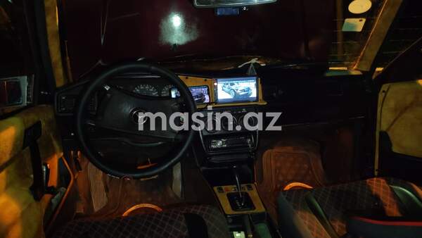 Mercedes 190 - Image 4