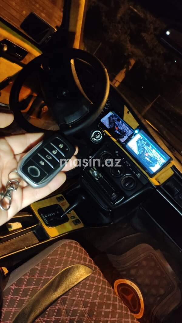 Mercedes 190 - Image 6