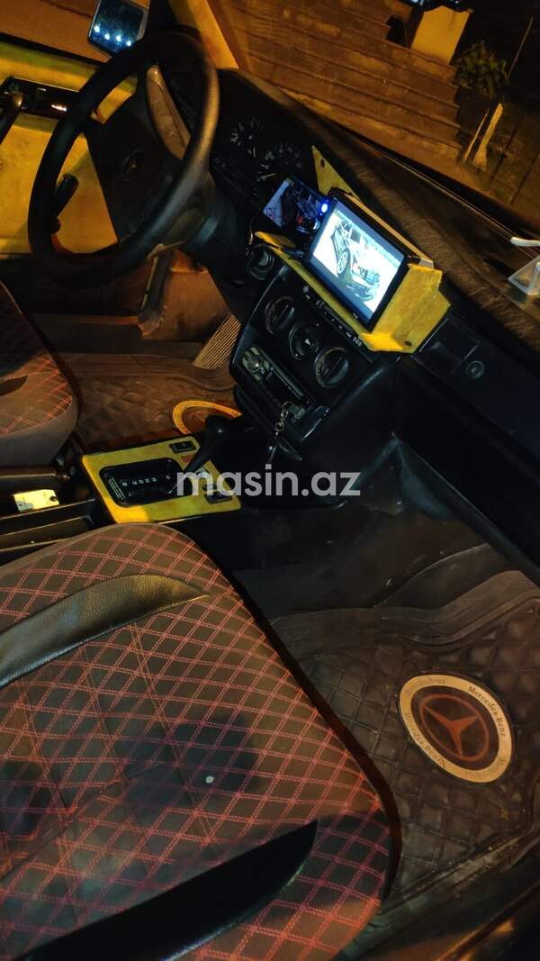 Mercedes 190 - Image 7