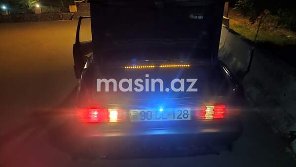 Mercedes 190 - Image 10