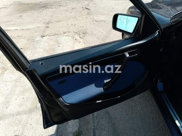 Mercedes 220 E - Image 4