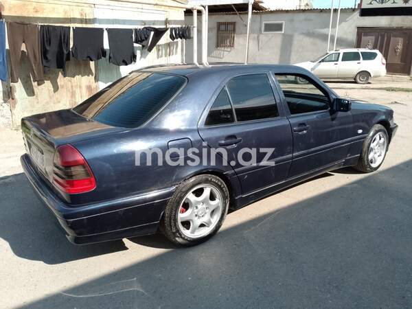 Mercedes 220 E - Image 6