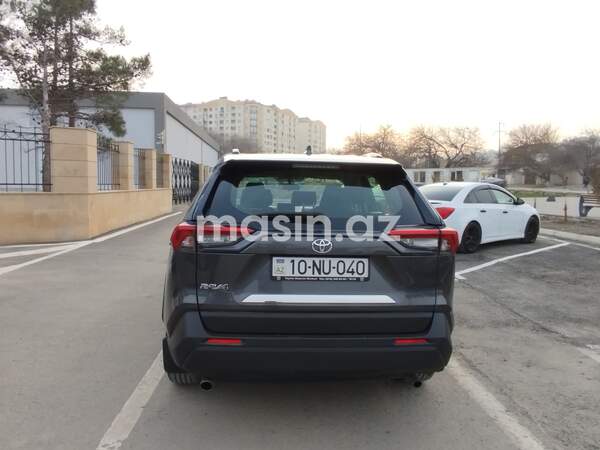 Toyota RAV4 - Image 2