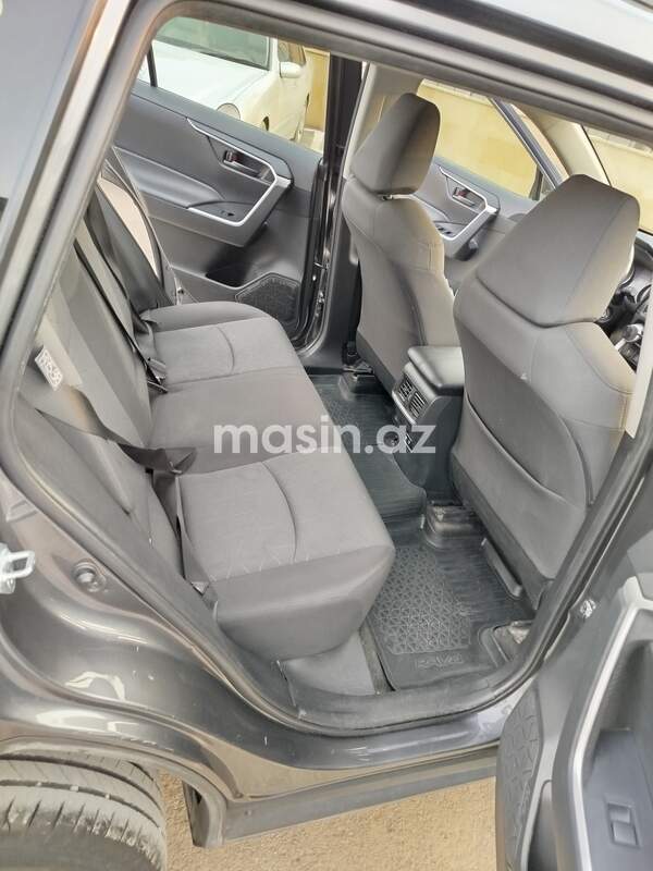 Toyota RAV4 - Image 10