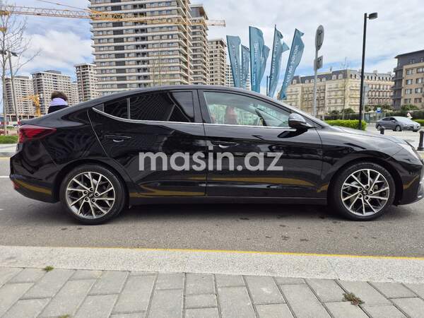 Hyundai Elantra - Image 2