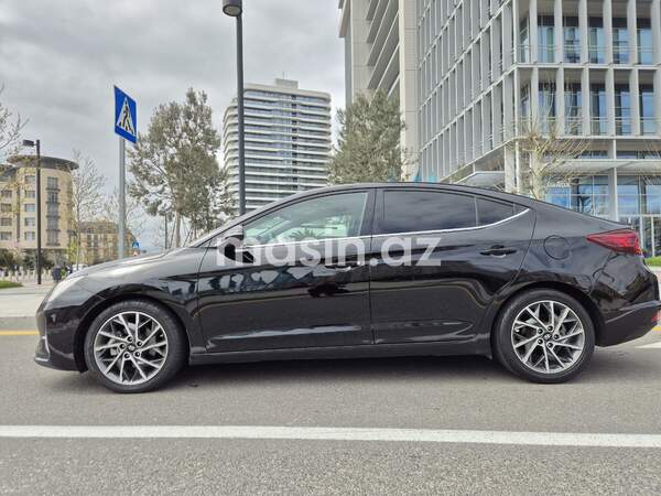 Hyundai Elantra - Image 3