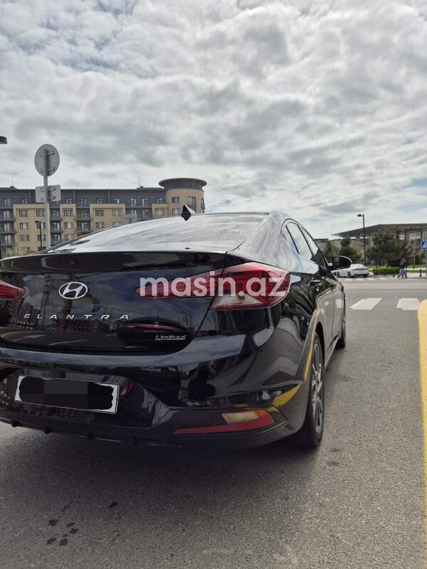 Hyundai Elantra - Image 7