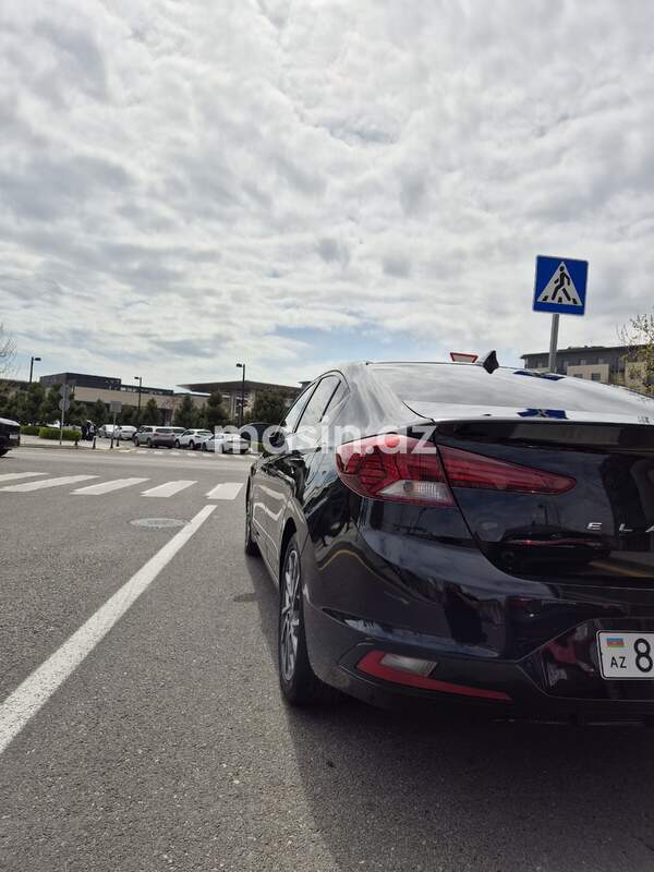 Hyundai Elantra - Image 8