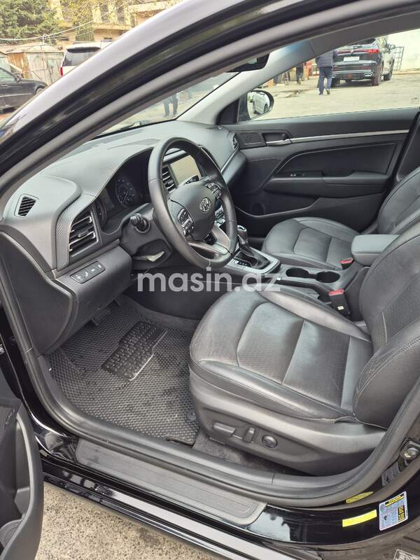 Hyundai Elantra - Image 10