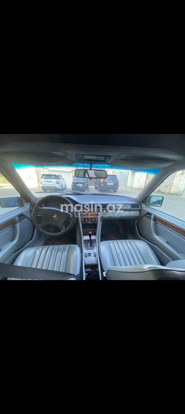 Mercedes E 200  - Image 6