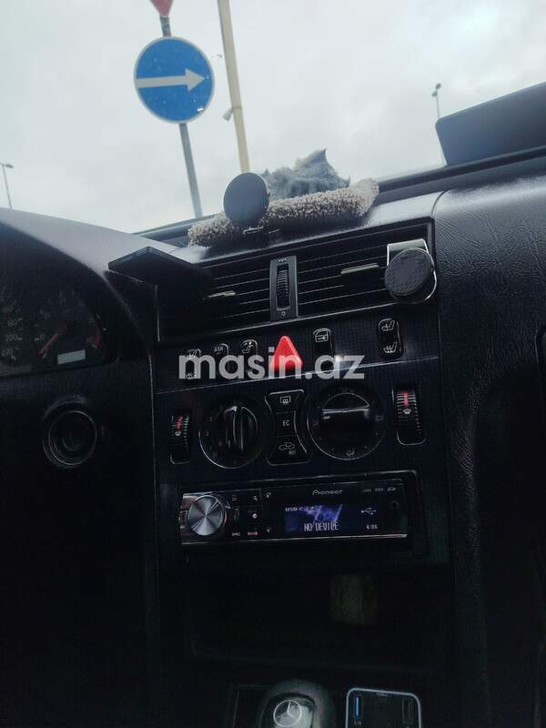 Mercedes C 220 - Image 8