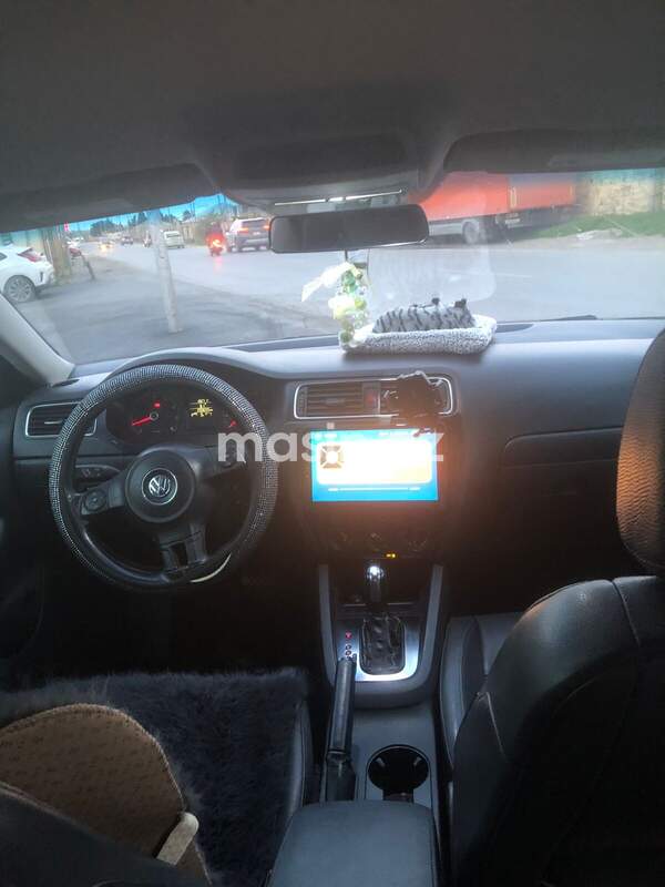 Volkswagen Jetta - Image 6