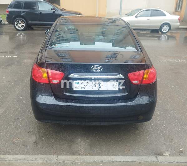 Hyundai Elantra - Image 2