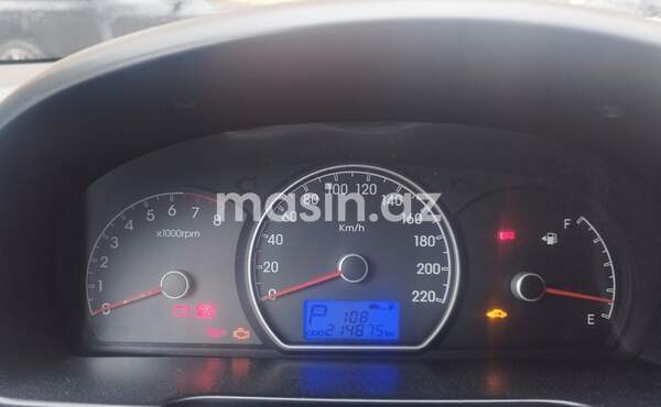 Hyundai Elantra - Image 6