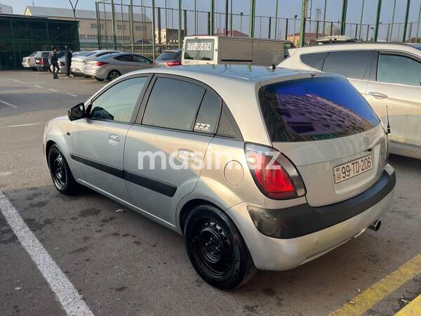 Kia Rio - Image 10