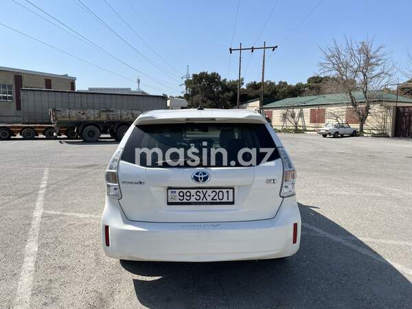 Toyota Prius V