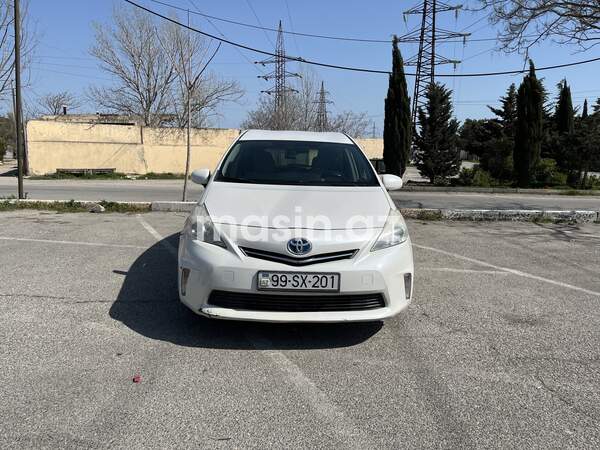 Toyota Prius V - Image 3