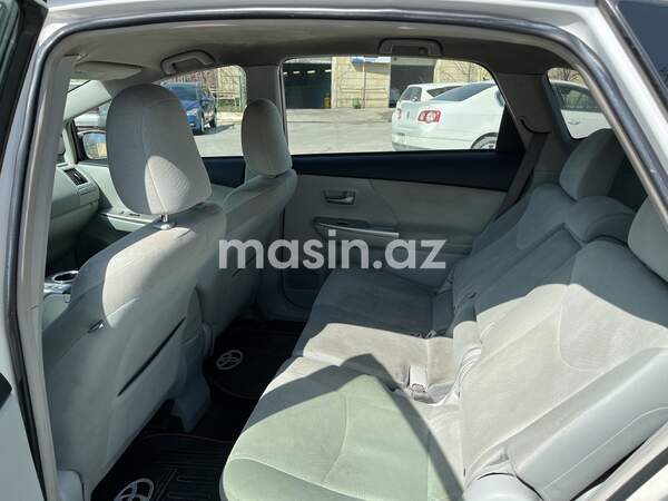 Toyota Prius V - Image 7