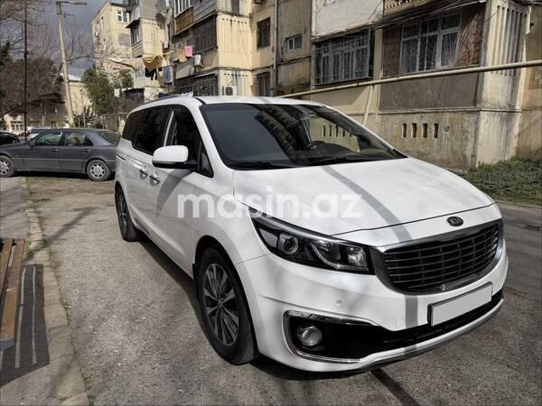 Kia Carnival  - Image 2