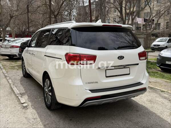 Kia Carnival  - Image 3
