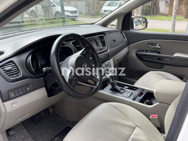 Kia Carnival  - Image 7