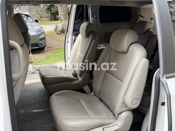 Kia Carnival  - Image 8