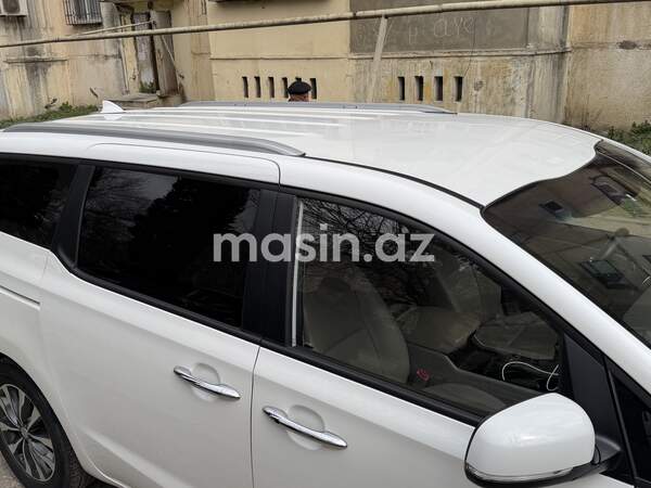 Kia Carnival  - Image 9
