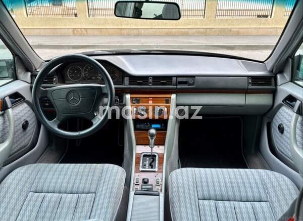 Mercedes 200 E