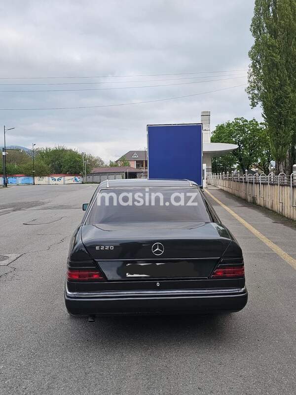 Mercedes 200 E - Image 5