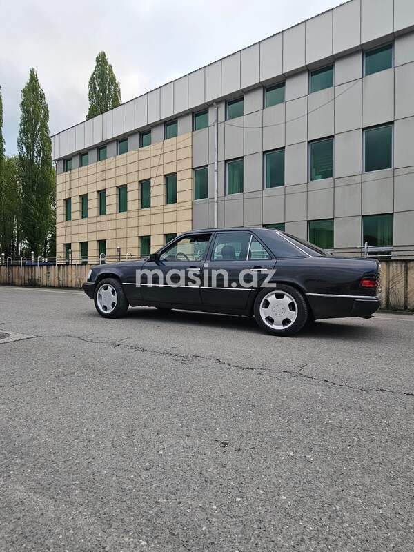 Mercedes 200 E - Image 8